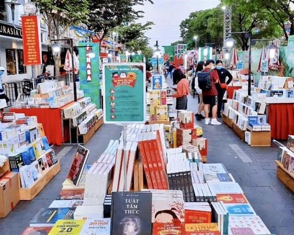 2022年壬寅年春节阮惠花街开幕：家乡之春 充满人文情怀 ảnh 2