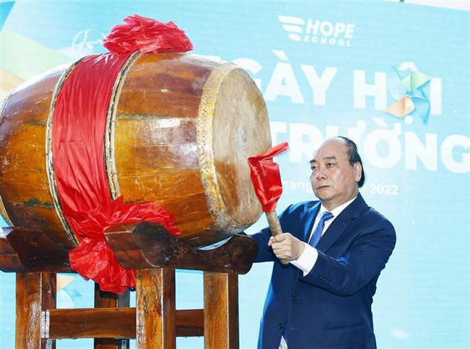 国家主席阮春福同新冠孤儿一起参加 “返校日”活动 ảnh 1 国家主席阮春福同新冠孤儿一起参加 “返校日”活动 ảnh 1