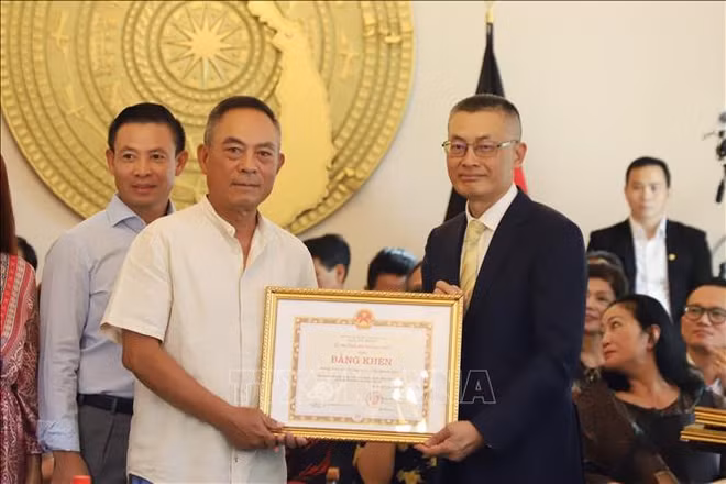 越南国庆节77年周年：越德两国人民友谊的桥梁 ảnh 1