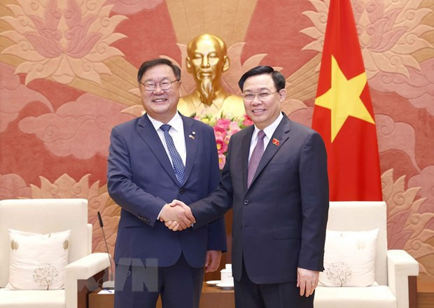 越南国会主席王廷惠会见韩越友好议员小组主席金叹研 ảnh 1 越南国会主席王廷惠会见韩越友好议员小组主席金叹研 ảnh 1