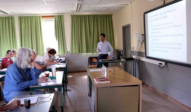 有关胡志明思想和越南社会主义建设的专题讲座在比利时举行 ảnh 1 有关胡志明思想和越南社会主义建设的专题讲座在比利时举行 ảnh 1