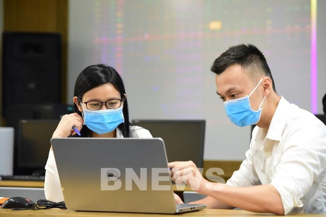 越南股市:8月23日油气股大涨 VN指数突破1270点 ảnh 1 越南股市:8月23日油气股大涨 VN指数突破1270点 ảnh 1