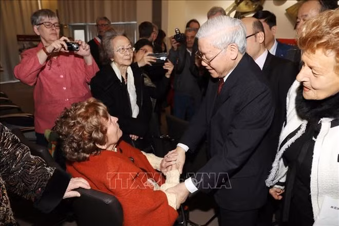 越南共产党领导就雷蒙德·迪恩女士逝世向法国共产党致慰问电 ảnh 2