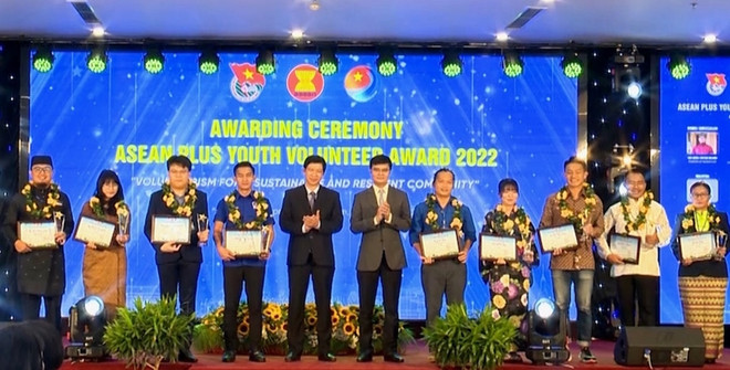 2022年东盟青年志愿者奖颁奖仪式在广平省举行 ảnh 1 2022年东盟青年志愿者奖颁奖仪式在广平省举行 ảnh 1