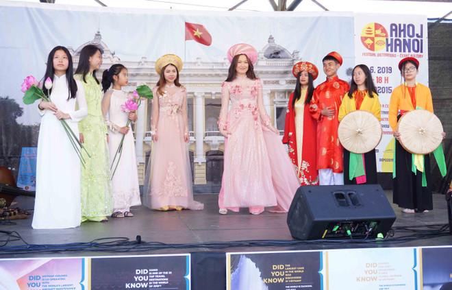 “你好！河内”美食文化节在捷克举行 ảnh 1