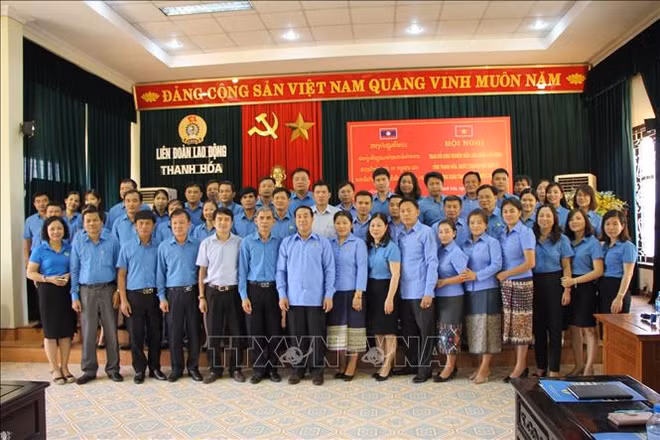 越南清化省与老挝华潘省就工会活动举行经验交流会 ảnh 2