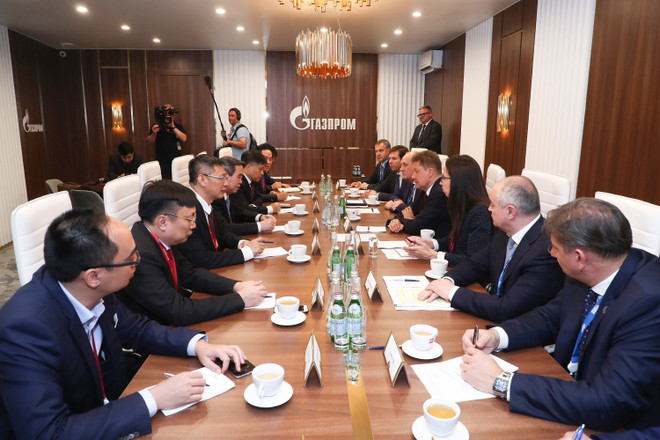 越共中央经济部部长阮文平出席圣彼得堡国际经济论坛全体会议 ảnh 1 越共中央经济部部长阮文平出席圣彼得堡国际经济论坛全体会议 ảnh 1