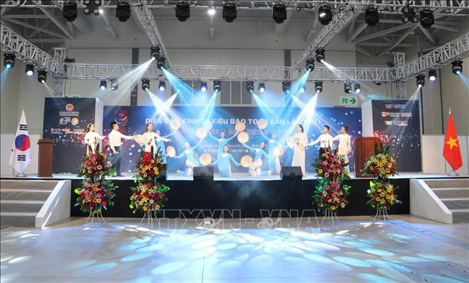 第一届全球侨务经济论坛在韩国举行 ảnh 1