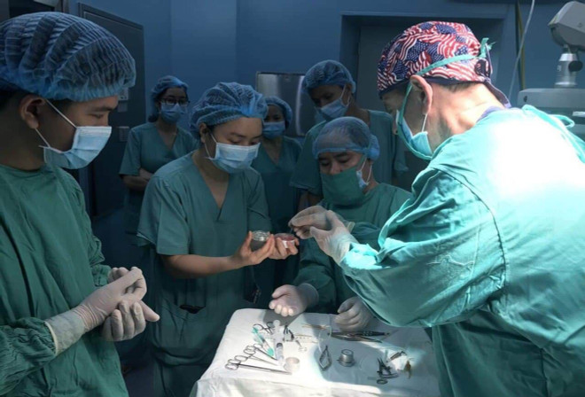 美国友人向越南患者捐献10枚眼角膜 ảnh 1 美国友人向越南患者捐献10枚眼角膜 ảnh 1