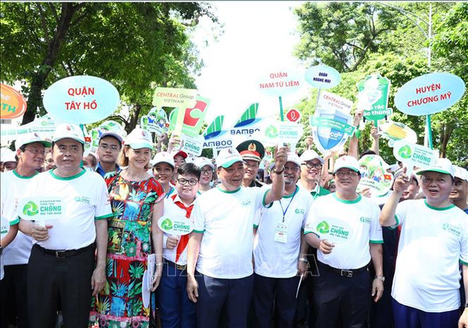 政府总理阮春福出席全国反塑料垃圾运动启动仪式 ảnh 1