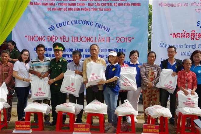 西宁省为越柬边境地区贫困人口免费看病送药 ảnh 2