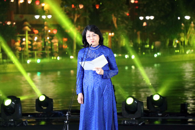 “四方文化色彩”艺术晚会在会安市举行 ảnh 2 “四方文化色彩”艺术晚会在会安市举行 ảnh 2