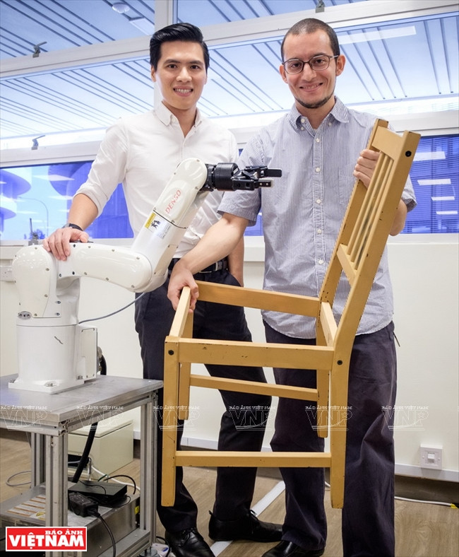 范光强副教授与“越南制造”机器人的蓝图 ảnh 3 范光强副教授与“越南制造”机器人的蓝图 ảnh 3