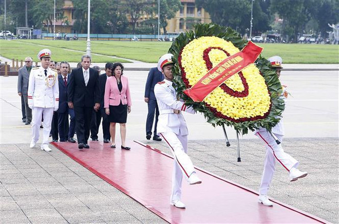 越共中央书记处书记陈国旺会见古巴共产党代表团 ảnh 2 越共中央书记处书记陈国旺会见古巴共产党代表团 ảnh 2