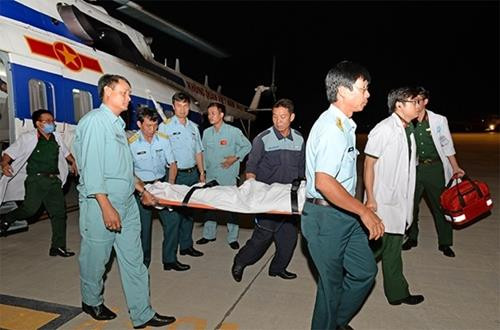 直升机将在长沙岛县上遇险病人安全送回陆地 ảnh 1 直升机将在长沙岛县上遇险病人安全送回陆地 ảnh 1