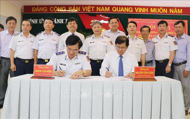 越南海警与庆和省渔民同行 ảnh 1 越南海警与庆和省渔民同行 ảnh 1