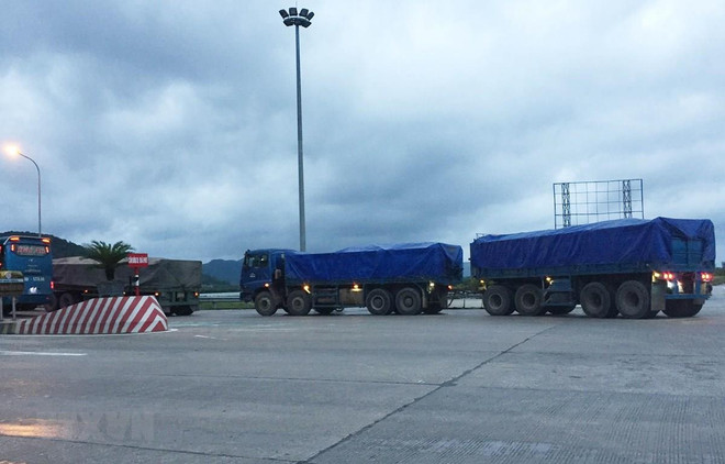 在越南行驶的老挝车牌车辆须遵守越南交通法律 ảnh 1