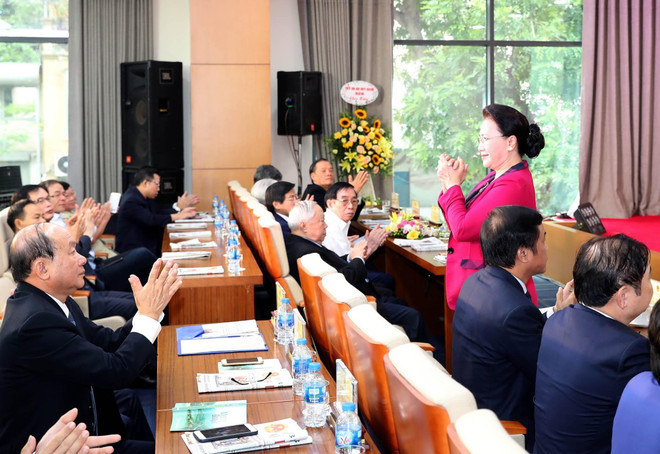 越南国会主席阮氏金银出席《人民代表报》更名升级10周年纪念活动 ảnh 2 越南国会主席阮氏金银出席《人民代表报》更名升级10周年纪念活动 ảnh 2