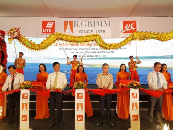 西宁省一号和二号油汀太阳能发电厂正式落成 ảnh 1 西宁省一号和二号油汀太阳能发电厂正式落成 ảnh 1