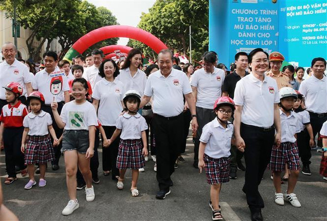 政府副总理张和平发起“为儿童佩戴安全头盔”运动 ảnh 3 政府副总理张和平发起“为儿童佩戴安全头盔”运动 ảnh 3