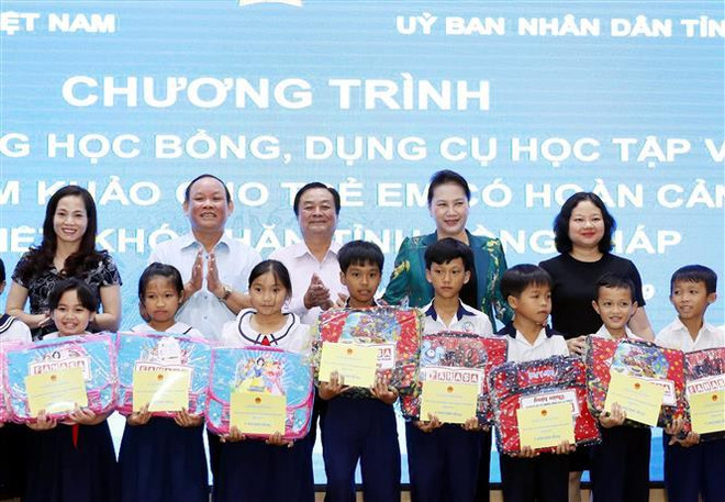 越南国会主席阮氏金银莅临同塔省调研 ảnh 2 越南国会主席阮氏金银莅临同塔省调研 ảnh 2