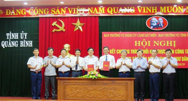 越南海警与广平省渔民并肩同行 ảnh 1 越南海警与广平省渔民并肩同行 ảnh 1