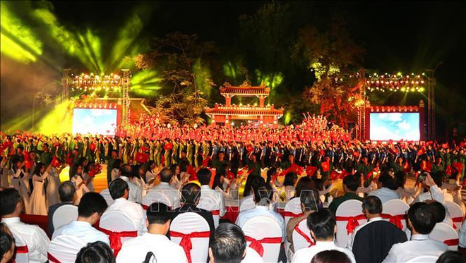 庆祝胡志明主席遗嘱执行50周年的“团结之歌”电视异地直播活动举行 ảnh 2 庆祝胡志明主席遗嘱执行50周年的“团结之歌”电视异地直播活动举行 ảnh 2