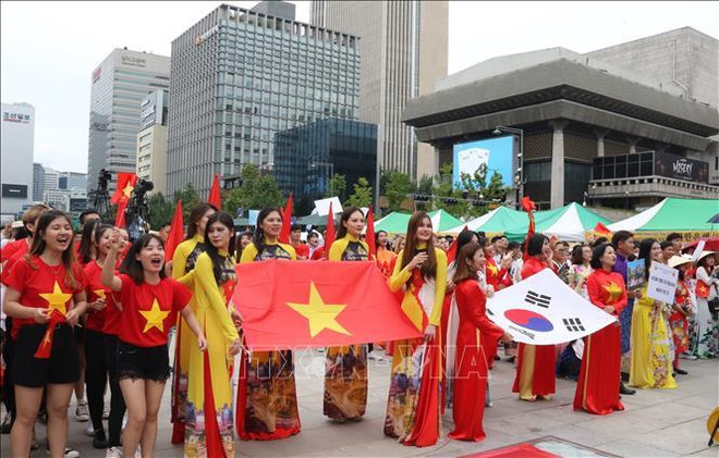 2019年韩国越南文化节吸引成千上万人前来参加 ảnh 1 2019年韩国越南文化节吸引成千上万人前来参加 ảnh 1