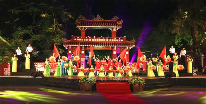 庆祝胡志明主席遗嘱执行50周年的“团结之歌”电视异地直播活动举行 ảnh 1 庆祝胡志明主席遗嘱执行50周年的“团结之歌”电视异地直播活动举行 ảnh 1