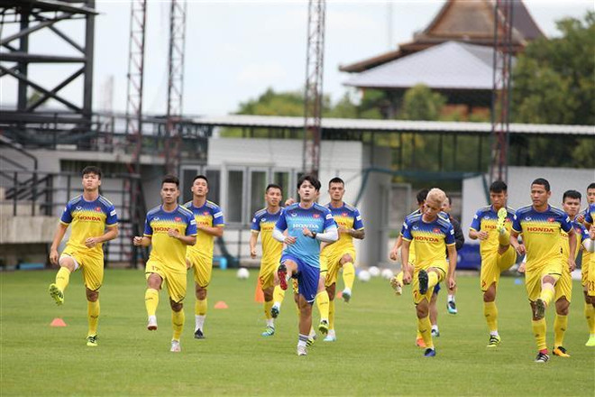 越南政府总理阮春福电话鼓舞越南国家足球队 ảnh 2