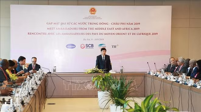 越南召开“2019年中东非洲国家大使见面会”会议 ảnh 1