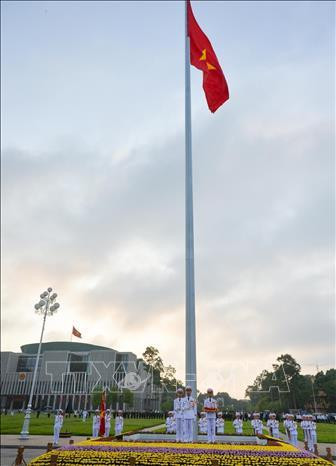 九·二国庆假期胡志明主席陵接待瞻仰者超过5万人次 ảnh 1