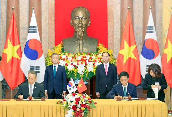 韩国总统文在寅圆满结束对越南进行的国事访问 ảnh 2 韩国总统文在寅圆满结束对越南进行的国事访问 ảnh 2