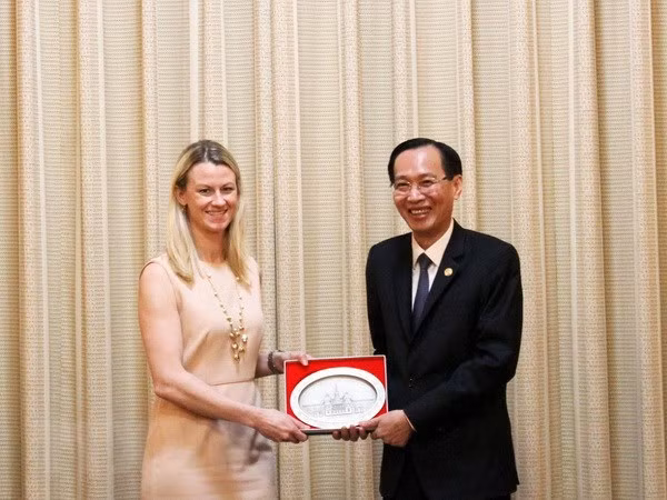 胡志明市领导会见美国议员助理代表团 ảnh 1