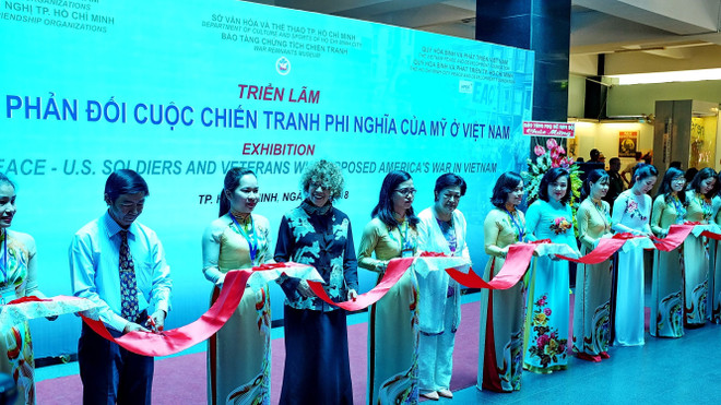 “反对美国对越发起非正义战争的浪潮”展览会在胡志明市开展 ảnh 1 “反对美国对越发起非正义战争的浪潮”展览会在胡志明市开展 ảnh 1