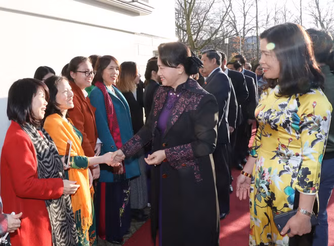 越南国会主席阮氏金银拜访荷兰皇后马克西玛 ảnh 2 越南国会主席阮氏金银拜访荷兰皇后马克西玛 ảnh 2