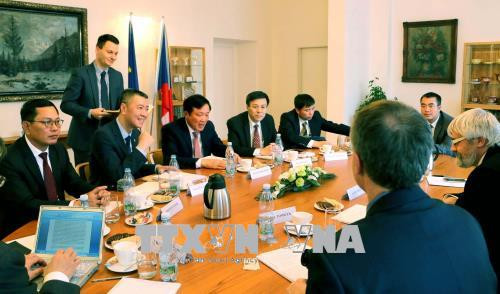 越南最高人民法院院长阮和平访问捷克 ảnh 1