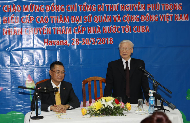 阮富仲前往设在古巴和平公园的胡志明主席塑像献花圈 ảnh 2 阮富仲前往设在古巴和平公园的胡志明主席塑像献花圈 ảnh 2