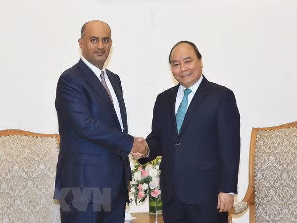 越南政府总理阮春福会见阿曼商业与工业大臣阿里·苏奈迪 ảnh 1