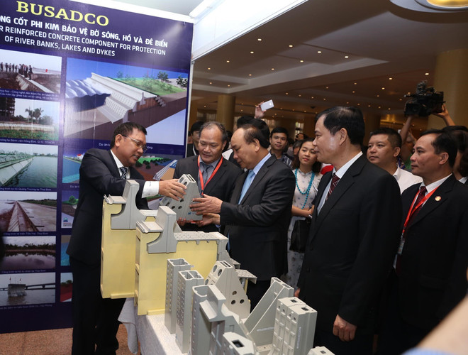 越南政府总理阮春福主持中央预防自然灾害指导委员会会议 ảnh 2 越南政府总理阮春福主持中央预防自然灾害指导委员会会议 ảnh 2