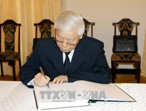 原政府总理潘文凯吊唁仪式在胡志明市和河内市举行 ảnh 2 原政府总理潘文凯吊唁仪式在胡志明市和河内市举行 ảnh 2