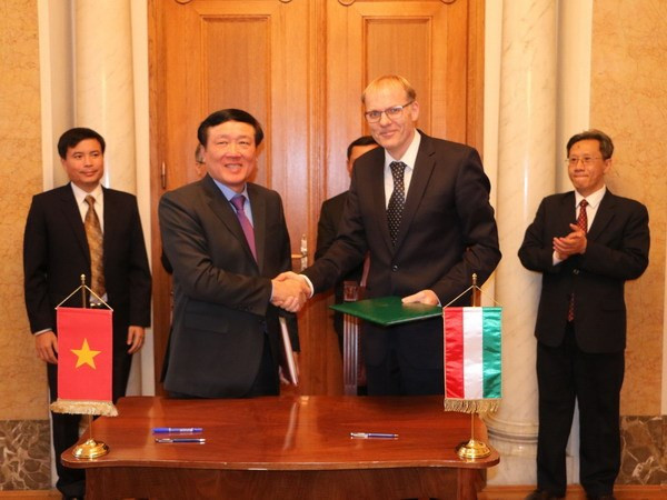 越南最高人民法院院长阮和平对匈牙利进行工作访问 ảnh 1 越南最高人民法院院长阮和平对匈牙利进行工作访问 ảnh 1