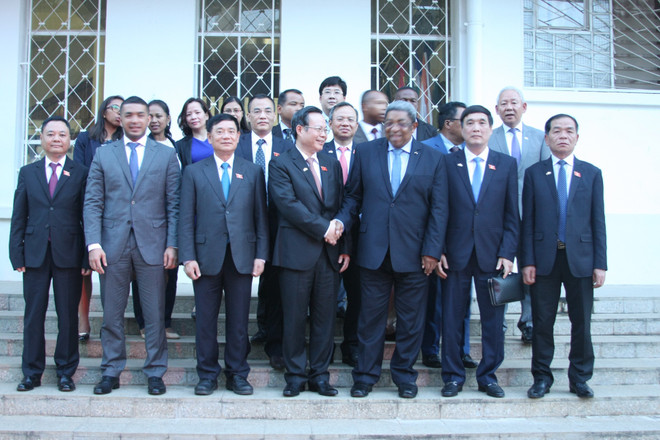 越南国会高级代表团开始对马达加斯加共和国进行访问 ảnh 2 越南国会高级代表团开始对马达加斯加共和国进行访问 ảnh 2