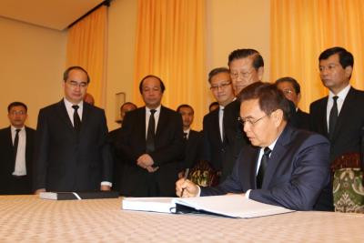 国际友人纷纷前来吊唁原政府总理潘文凯 ảnh 1 国际友人纷纷前来吊唁原政府总理潘文凯 ảnh 1