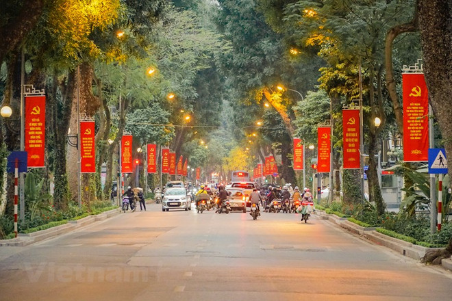 组图:首都河内街道装灯结彩,喜迎越共十三大 ảnh 6 组图:首都河内街道装灯结彩,喜迎越共十三大 ảnh 6