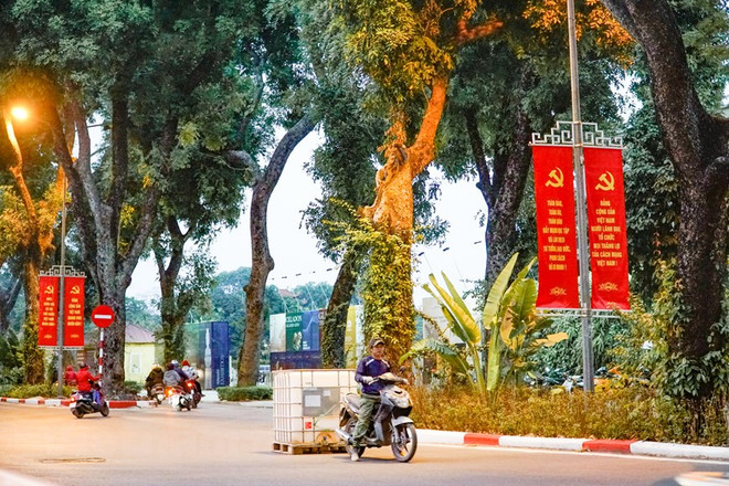 组图:首都河内街道装灯结彩,喜迎越共十三大 ảnh 7 组图:首都河内街道装灯结彩,喜迎越共十三大 ảnh 7