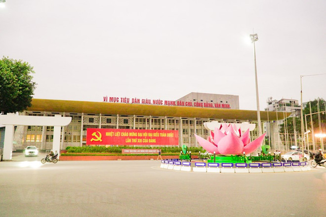 组图:首都河内街道装灯结彩,喜迎越共十三大 ảnh 8 组图:首都河内街道装灯结彩,喜迎越共十三大 ảnh 8