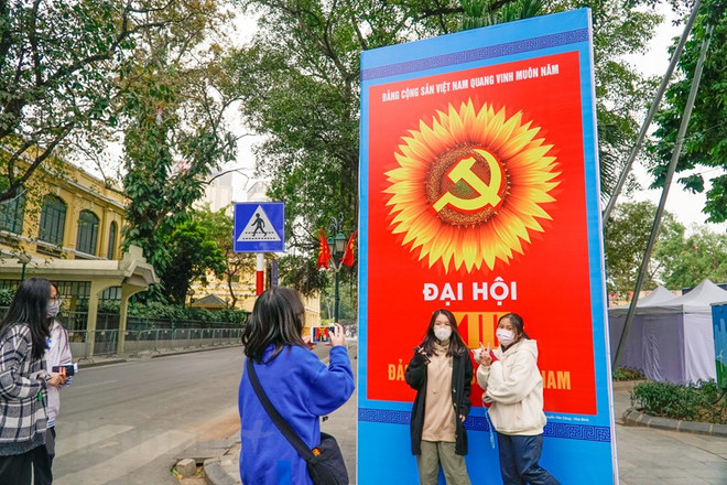 组图:首都河内街道装灯结彩,喜迎越共十三大 ảnh 3 组图:首都河内街道装灯结彩,喜迎越共十三大 ảnh 3