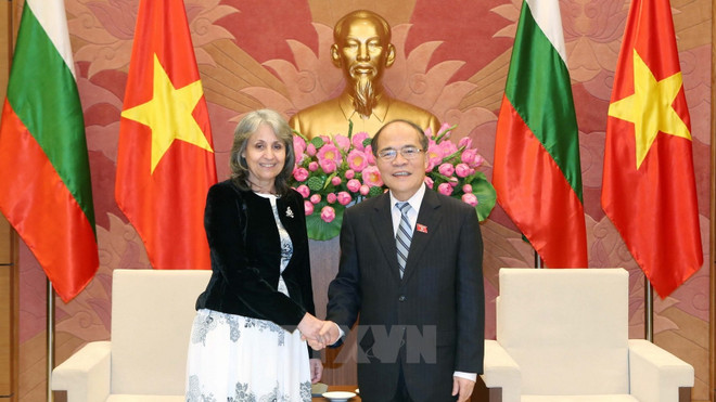 越南国会主席阮生雄会见保加利亚副总统马尔加里塔•波波娃 ảnh 1