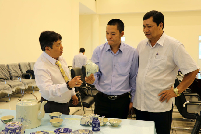 巴地头顿省博物馆接收收藏家捐赠的360多件古物 ảnh 1 巴地头顿省博物馆接收收藏家捐赠的360多件古物 ảnh 1